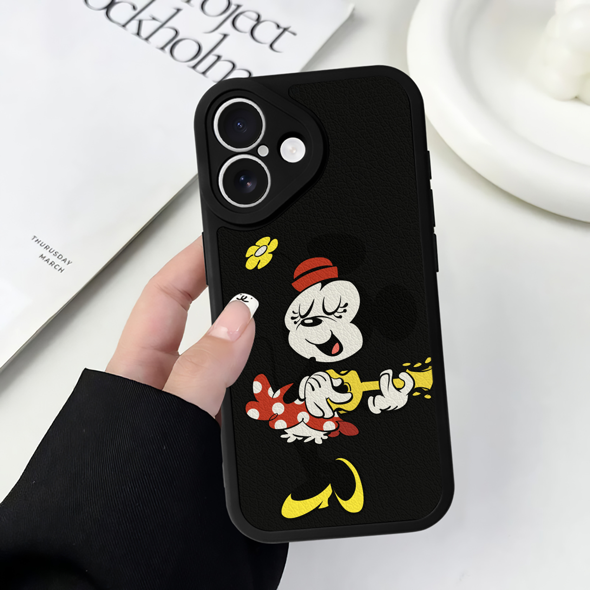 （画像用） ミッキーマウス Mickey Mouse 【iPhone 16シリーズ対応】シリコンスマホケース（レザー調） 材質：シリコン